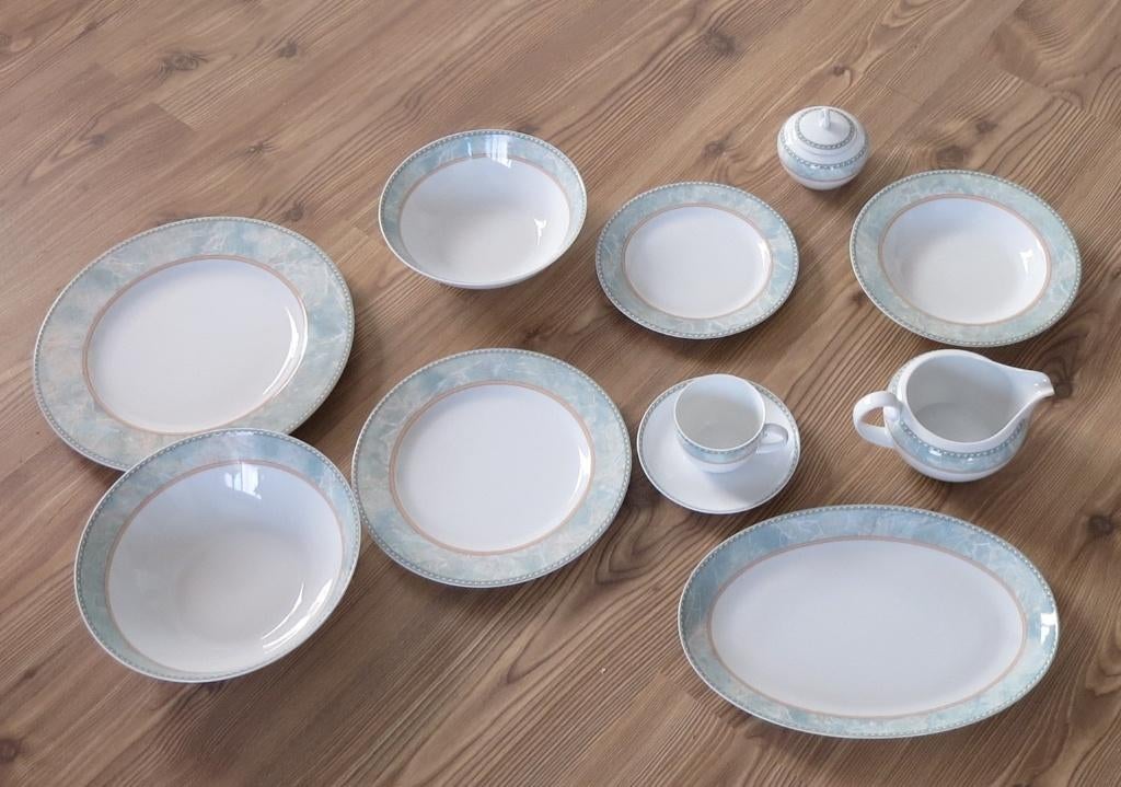 Servies Set, borden, kopjes, kommen etc 25-delig/4 persoons, Ophalen, Zo goed als nieuw, Bord(en), Effen