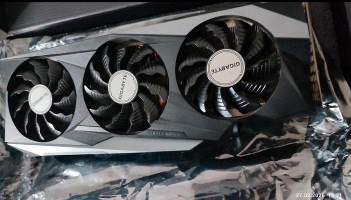 Nvidia GeForce RTX 3080 GIGABYTE RGB 2.0, Computers en Software, Videokaarten, Zo goed als nieuw, PCI-Express 4.0, GDDR6, Ophalen of Verzenden