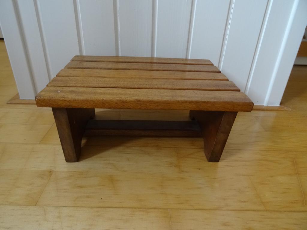 vintage houten voetenbankje, Huis en Inrichting, Minder dan 50 cm, Gebruikt, Verzenden, Vintage