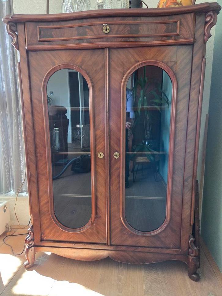 Antieke vitrinekast (kastje), Antiek en Kunst, Antiek | Meubels | Kasten, Ophalen