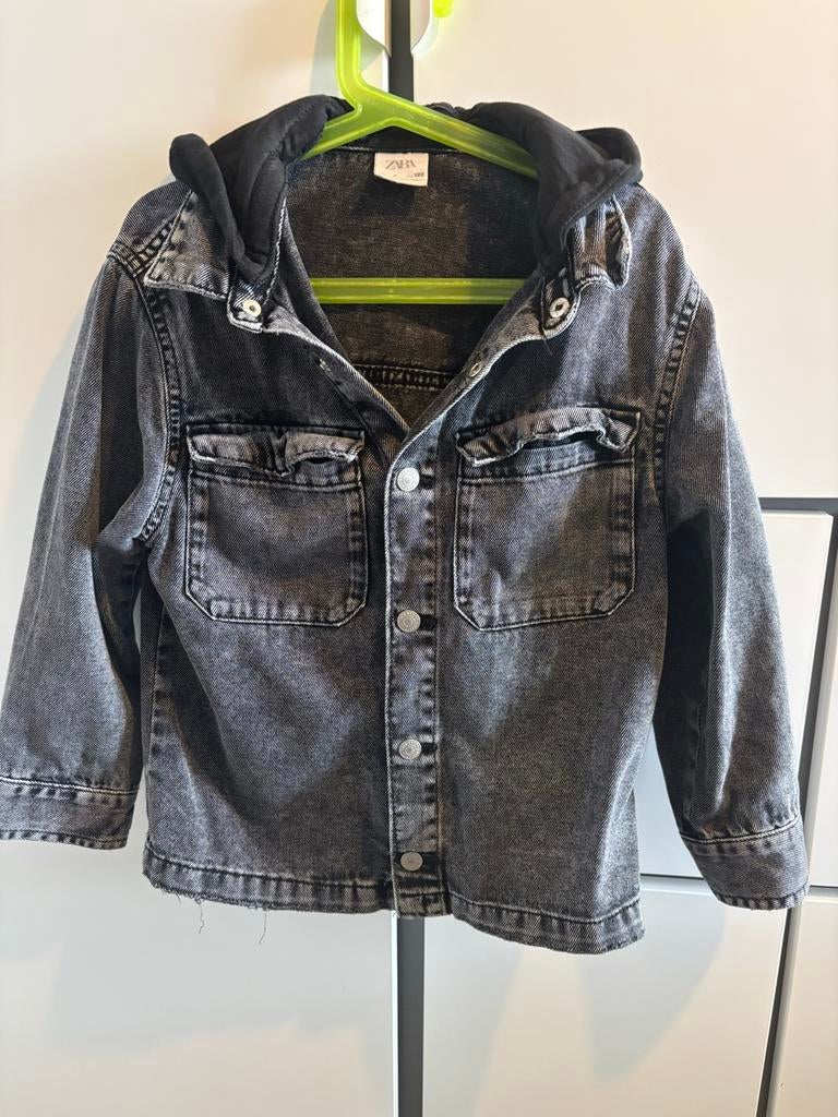 Donkergrijs spijkerjasje met afneembare capuchon Zara, Ophalen of Verzenden, Gebruikt, Jongen of Meisje, Jas