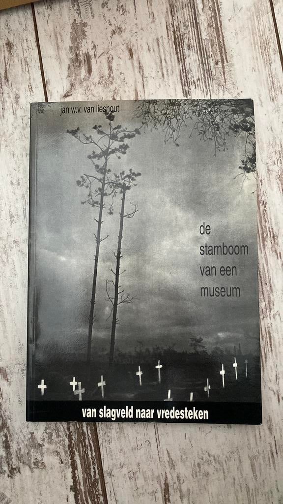 De stamboom van een museum . Jan W.V van Lieshout. Deel 2, Ophalen of Verzenden, Tweede Wereldoorlog, Zo goed als nieuw