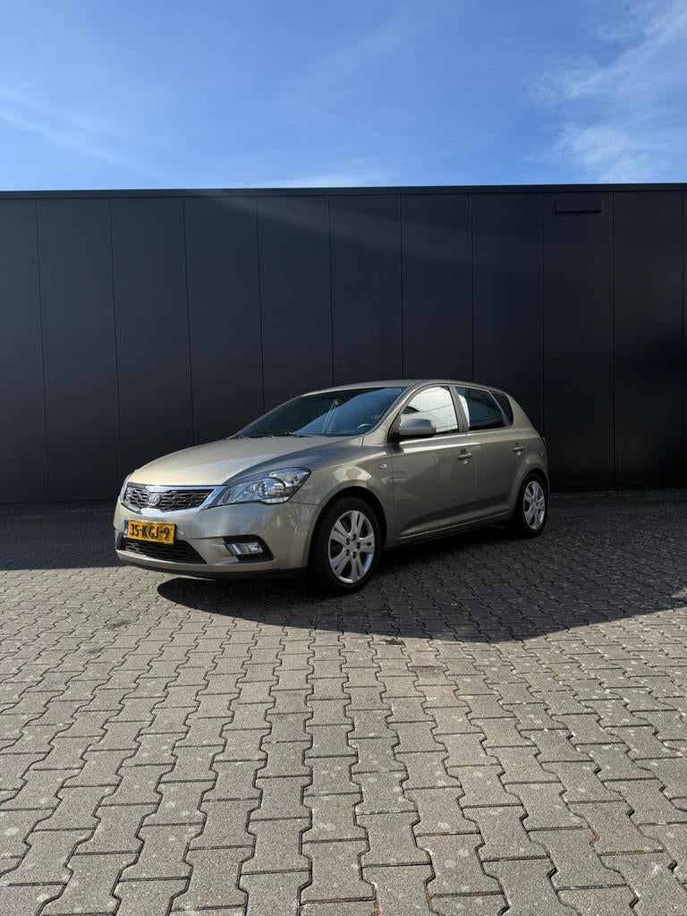 Kia Cee'd 1.6 NL !!Nieuwe APK!!, Auto's, Kia, Particulier, (Pro) Cee d, Benzine, A, Hatchback, Handgeschakeld, Origineel Nederlands