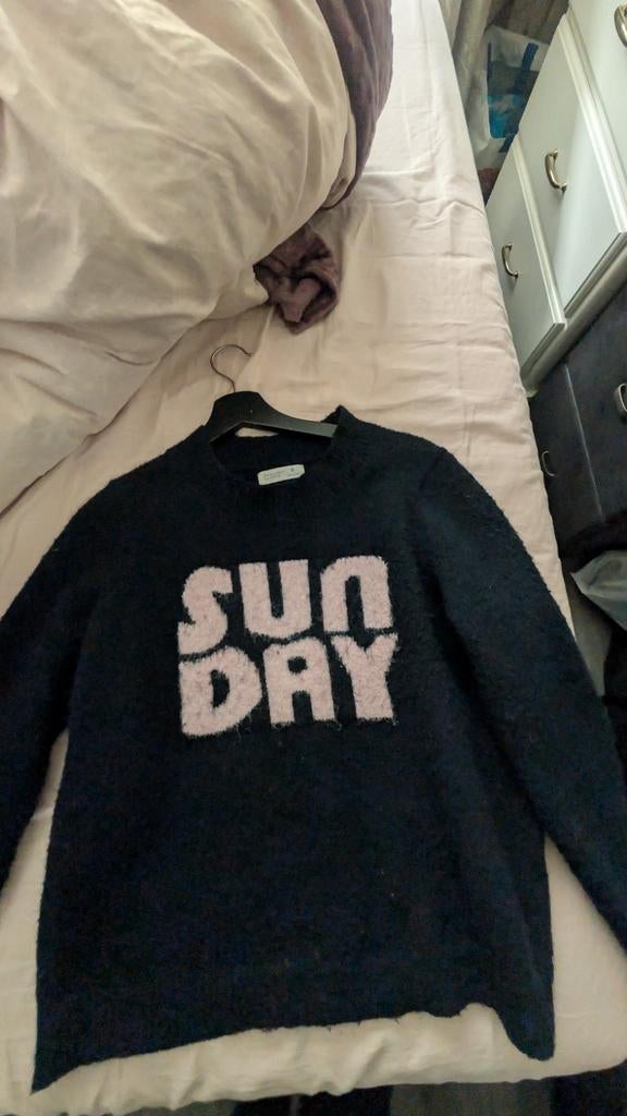 Donkerblauwe trui met 'Sunday' opdruk, Kleding | Dames, Ophalen of Verzenden