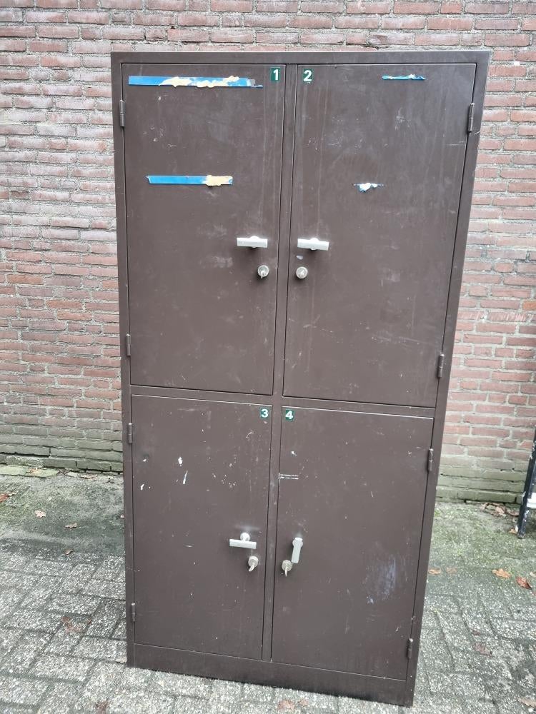stalen kast met vier deuren en sleutels, Ophalen of Verzenden, 'T Olde Gre-j, Info@toldegrej.nl, Endepoelstraat 20f Didam