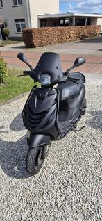 Zip scooter 80cc, Fietsen en Brommers, Scooters | Piaggio, Ophalen, Zo goed als nieuw, Benzine, Zip