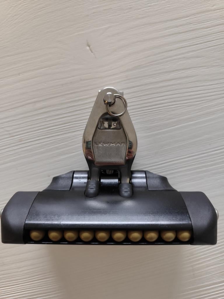 Nieuwe lewmar traveller/overloopslede size 2 met upstand, Watersport en Boten, Bootonderdelen, Ophalen of Verzenden, Nieuw, Dekbeslag