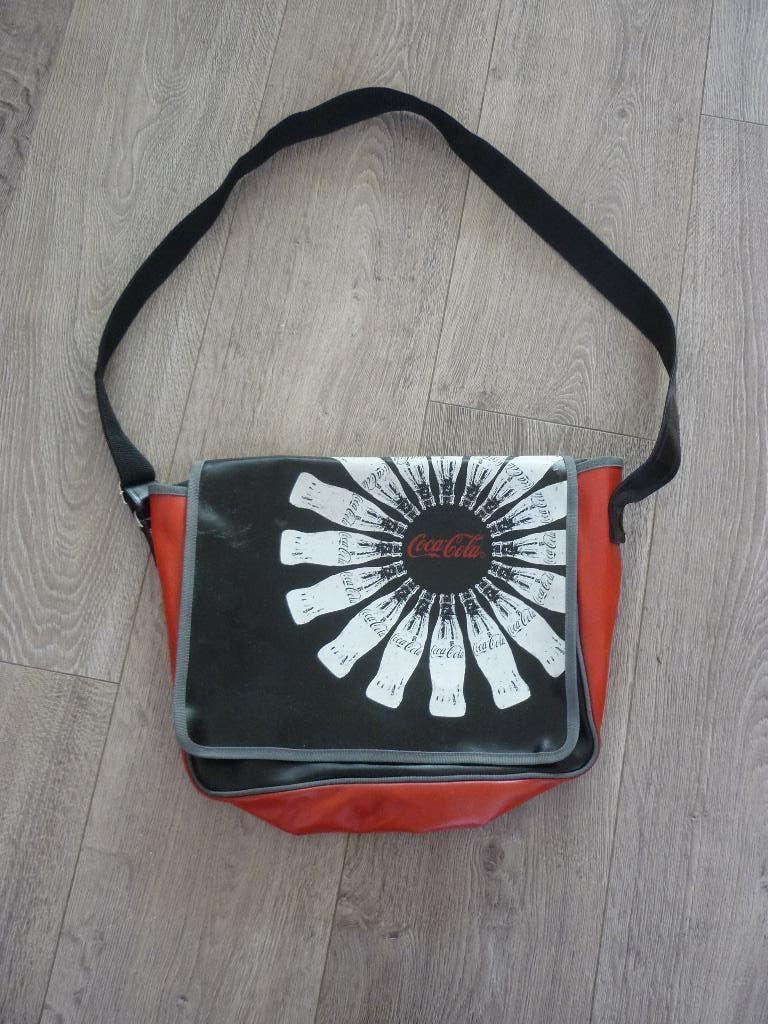 Zwart - rode schoudertas schooltas, Ophalen of Verzenden, Zo goed als nieuw, Zwart, Handtas