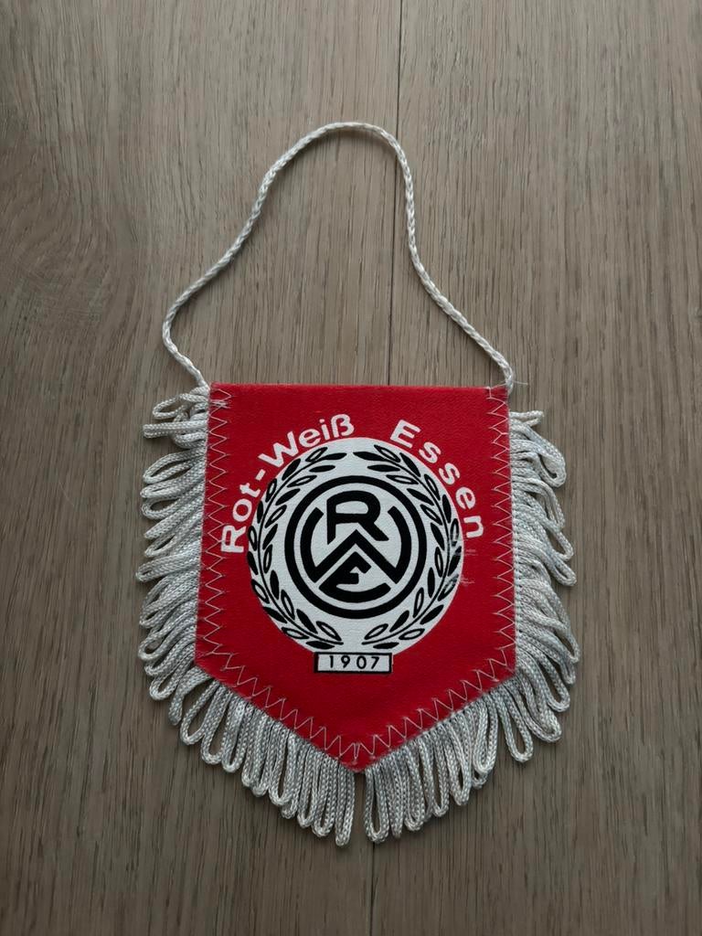 Rot-Weiss Essen vaantje, Verzamelen, Sportartikelen en Voetbal, Ophalen of Verzenden, Buitenlandse clubs, Vaantje of Sjaal