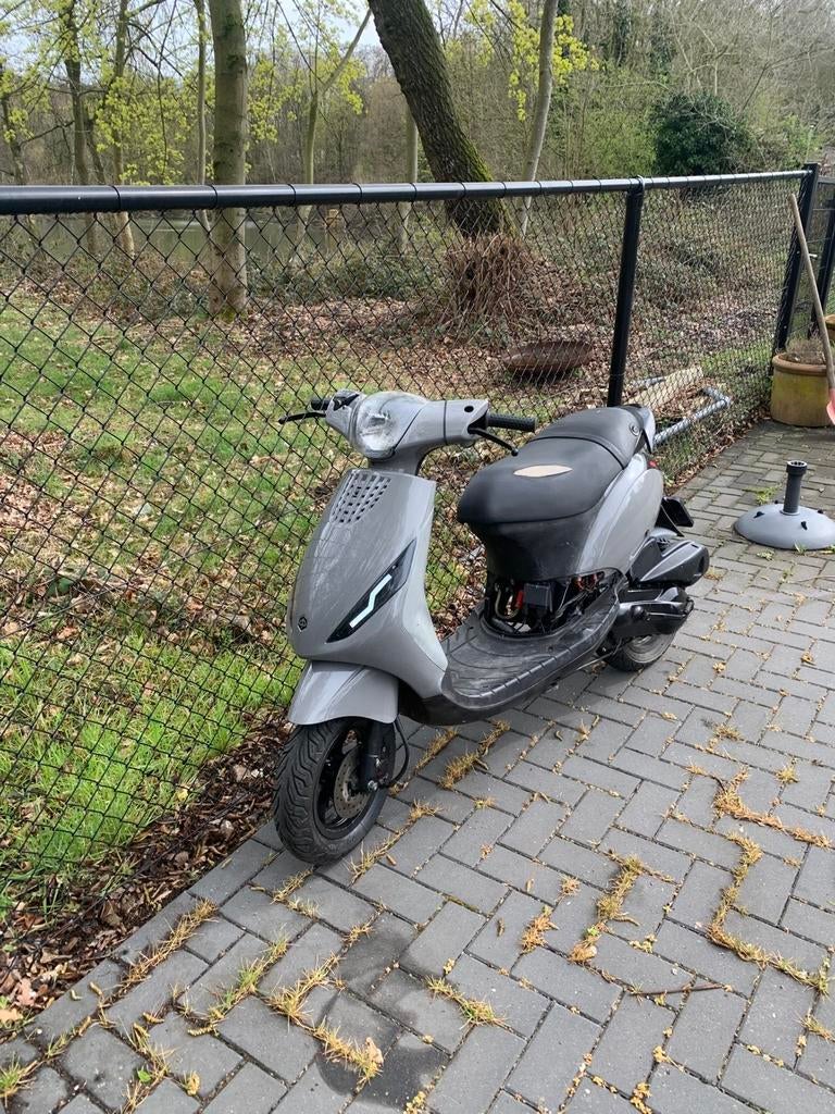 Zip 125cc 2t, Fietsen en Brommers, Scooters | Piaggio, Ophalen, Zo goed als nieuw, Tweetakt, Zip