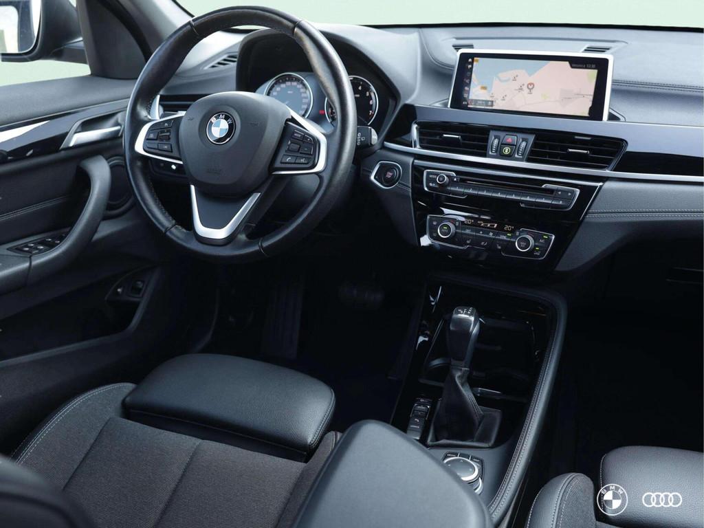 BMW X1 xDr25e SPORTLINE BLACK ed / CLIMA / STOELVW / 18", Auto's, BMW, Met garantie (alle), Leder en Stof, Zwart, Bedrijf