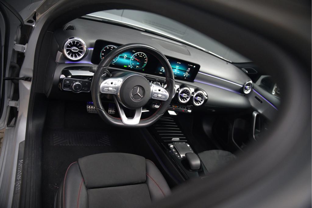 Mercedes-Benz A-Klasse 200 Business Solution AMG | Stoelverw, Auto's, Gebruikt, 4 cilinders, Zwart, Origineel Nederlands