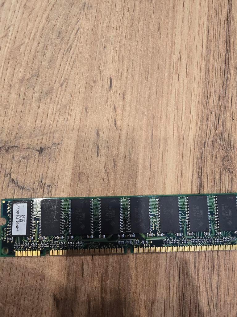 Oude 64 mb  DDR RAM Module, Computers en Software, RAM geheugen, Onbekend, Ophalen of Verzenden, DDR, Desktop