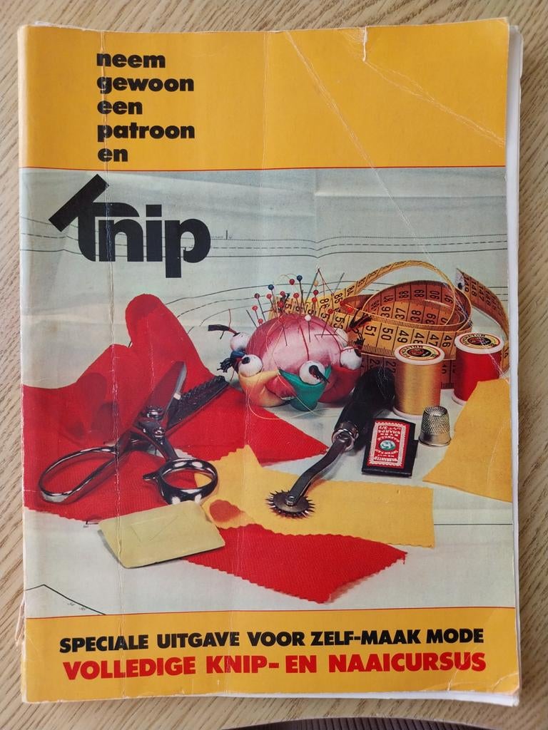 KNIP Volledige knip- en naaicursus - Zelf-maak mode, Ophalen of Verzenden, Gebruikt, Overige typen