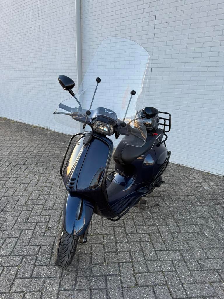 Vespa Sprint 2018 brom | inclusief helm!, Ophalen, ., Zo goed als nieuw, .