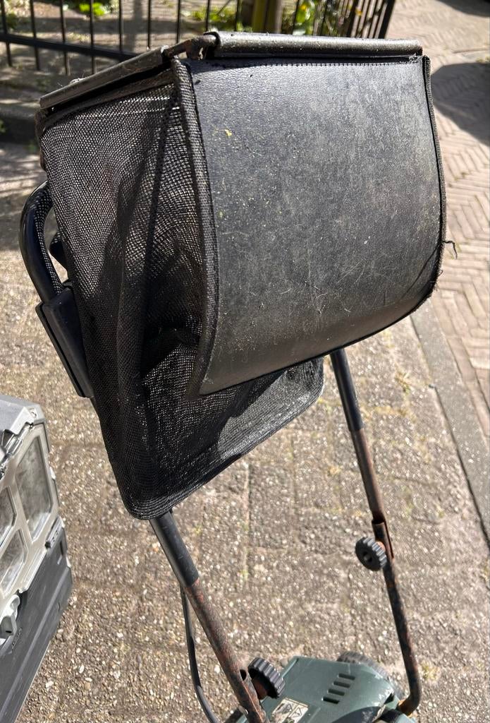 Black & Decker GR 280  grasmaaier 32cm, Ophalen, Cirkelmaaier, Gebruikt, Elektrische grasmaaier