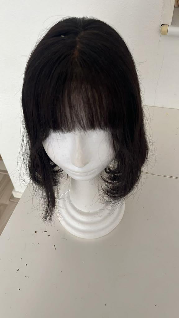 Korte donkerbruine pruik met pony, Sieraden, Tassen en Uiterlijk, Uiterlijk | Haarverzorging, Ophalen of Verzenden, Gebruikt, Pruik of Haarverlenging