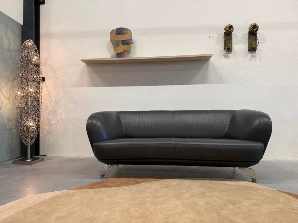 Leolux Flint Bank 2,5 zits grijs leer Design, Huis en Inrichting, Banken | Bankstellen, Tweepersoons, Ophalen of Verzenden, Rechte bank