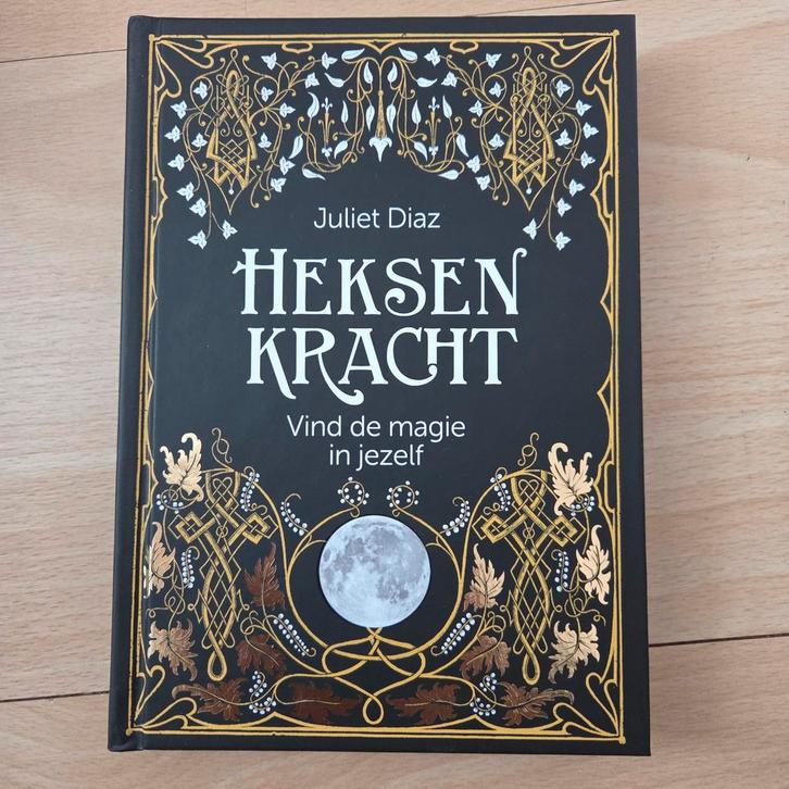 Heksenkracht: Vind de magie in jezelf - Juliet Diaz, Boeken, Esoterie en Spiritualiteit, Zo goed als nieuw, Achtergrond en Informatie