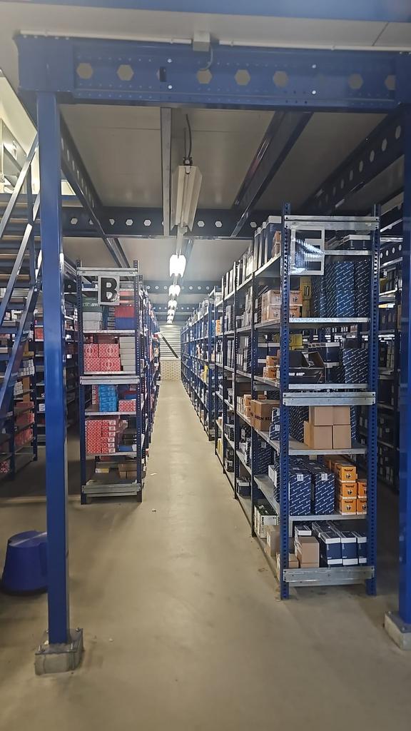 310m2 Entresolvloer, 550kg/m2, trap, verdiepingsvloer, Ophalen, 50 mm of meer, Balk, Minder dan 200 cm