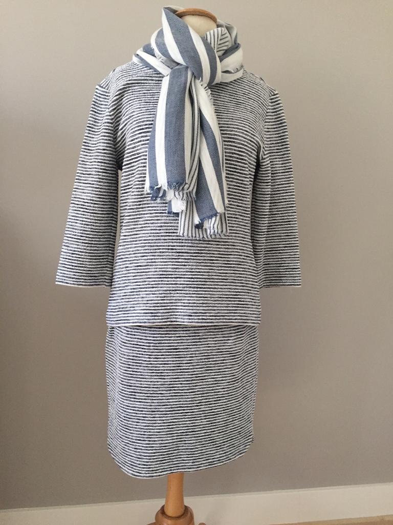 Leuk blauw-wit  pakje van PURDEY met bijpassende sjaal, Blauw, Ophalen of Verzenden, Zo goed als nieuw, Maat 36 (S)