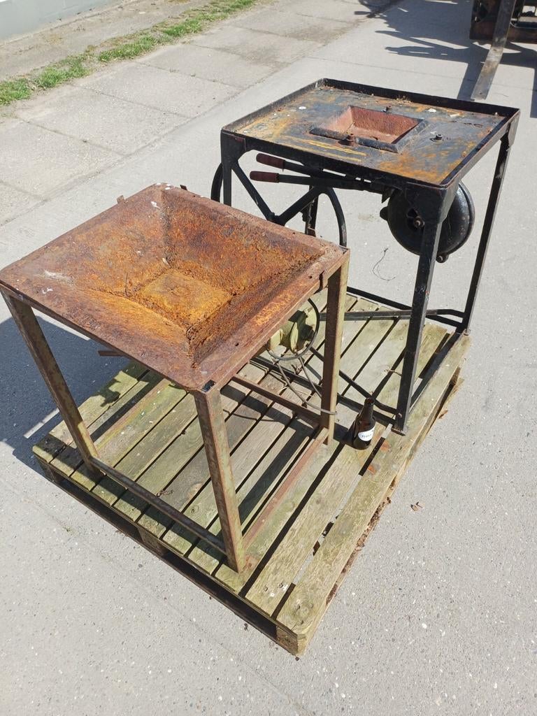 2x oud smidsvuur, Ophalen, Gebruikt