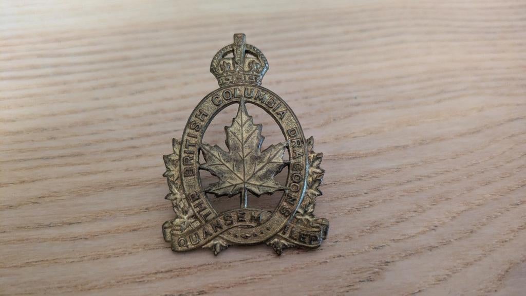Canadees baret embleem The British Columbia Dragoons, Ophalen of Verzenden, Engeland, Embleem of Badge