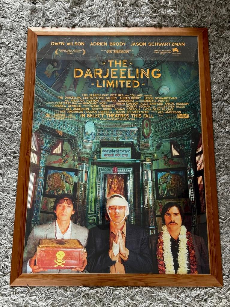 The Darjeeling Limited poster met houten frame -Wes Anderson, Met lijst, Deurposter of groter, Ophalen of Verzenden, Film en Tv