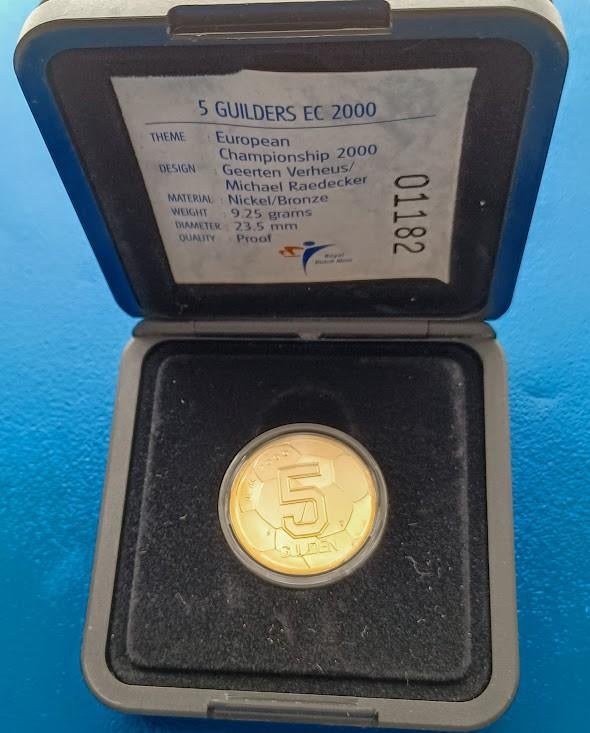 5 Gulden EK Voetbal 2000 Proof (met klein muntmeesterteken), Postzegels en Munten, Munten | Nederland, Verzenden, Koningin Beatrix