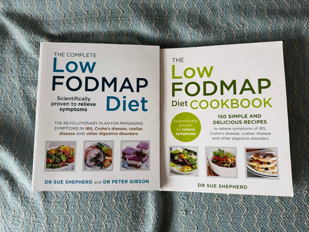 2 Engelse boeken: Het complete Low FODMAP Dieet + Kookboek, Boeken, Ophalen of Verzenden, Zo goed als nieuw, Dieet en Voeding