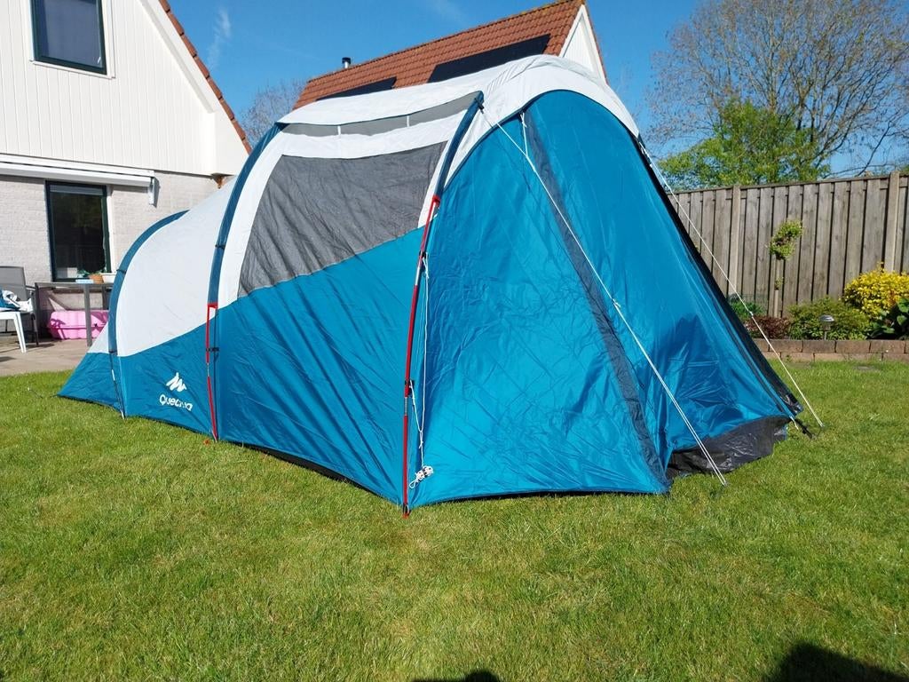 Quechua Alpenaz Family 4-persoonstent - Zo goed als nieuw, Caravans en Kamperen, Tenten, Ophalen, Zo goed als nieuw, Tot en met 4