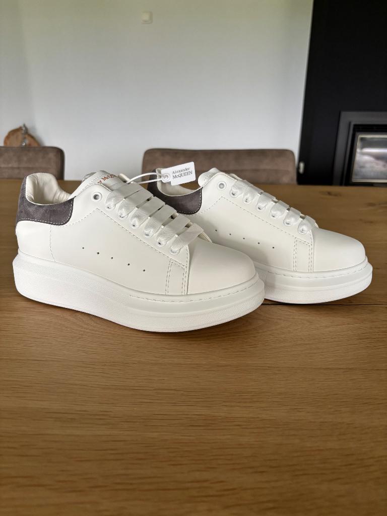 Alexander McQueen Schoenen | NIEUW, Wit, Nieuw, Ophalen of Verzenden, Sneakers of Gympen