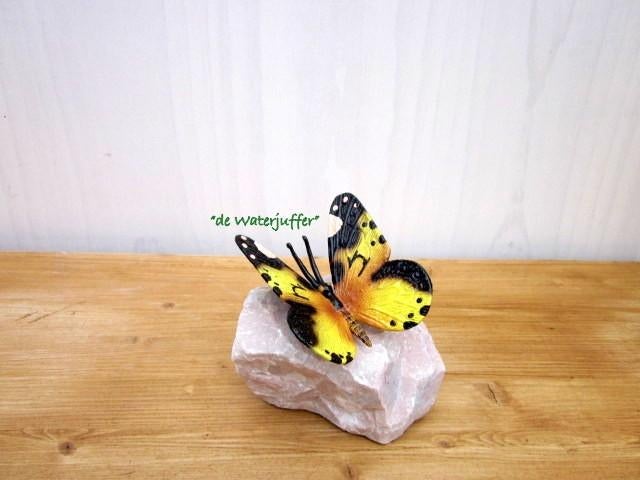 040* Bronzen vlinder op steen (Boven€75 geen verzendkosten), Tuin en Terras, Ophalen of Verzenden, Nieuw, Overige materialen, Dierenbeeld