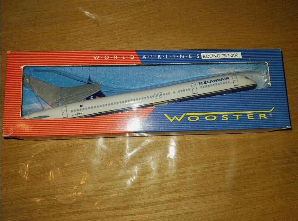 Icelandair Boeing 757-200 1/200 schaalmodel vliegtuig, Ophalen of Verzenden, Gebruikt, Schaalmodel