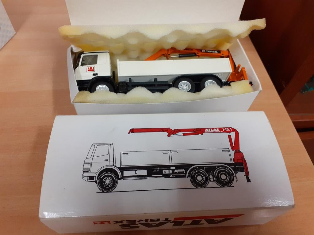 Conrad Mercedes benz Actros kraanwagen, Hobby en Vrije tijd, Modelauto's | 1:50, Ophalen of Verzenden, Zo goed als nieuw, Bus of Vrachtwagen