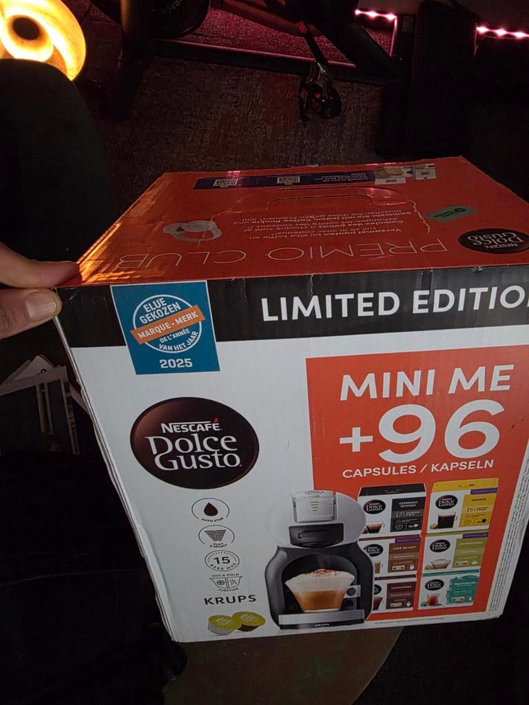 Nescafé Dolce Gusto Mini Me Limited Edition + 96 capsules, Ophalen of Verzenden, Nieuw, Koffiemachine, Koffiepads en cups