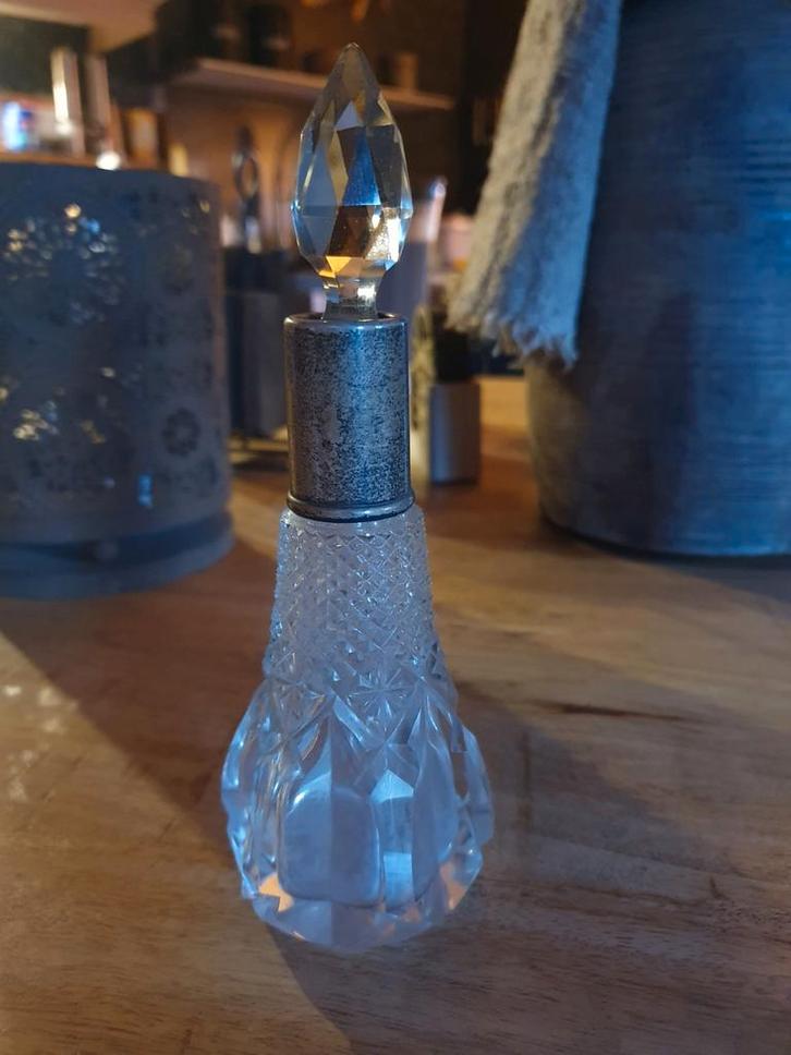 Antieke kristallen parfumfles met zilveren dop, Antiek en Kunst, Antiek | Glas en Kristal, Ophalen of Verzenden