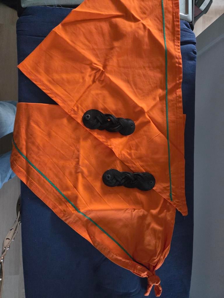 Oranje das met groene bies en dasring scouting welpen, Ophalen of Verzenden, Zo goed als nieuw