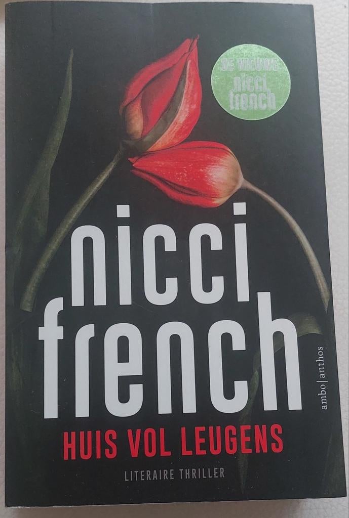 Nicci French - Huis vol leugens (Literaire thriller), Boeken, Thrillers, Gelezen, Nederland, Ophalen of Verzenden
