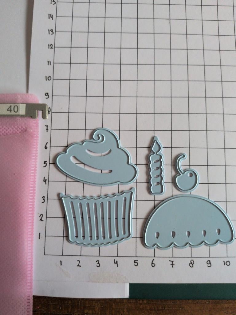 Stansmal cupcake kaarsje en kers, Ophalen of Verzenden, Overige thema's
