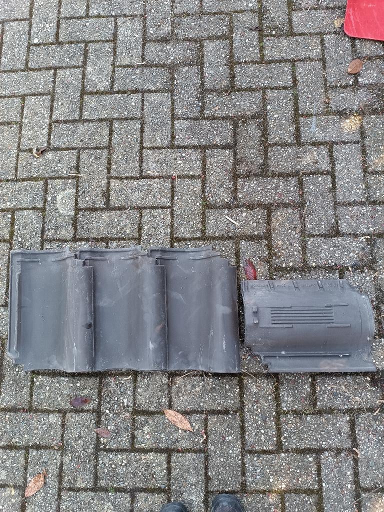 monier 5 dakpan nieuw, zwart € 0,40 p/st, Ophalen, 10 tot 15 m², Steen of Klei, Zwart