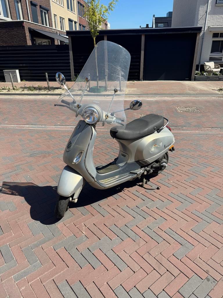 Vespa LX50 2009 4-takt - Start en rijdt, opknapper, Fietsen en Brommers, Scooters | Vespa, Ophalen, Gebruikt, Benzine, Vespa LX