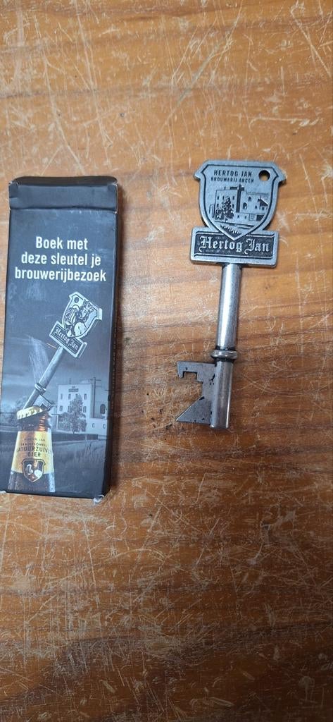 Hertog jan sleutel opener met doosje (5326), Verzamelen, Biermerken, Ophalen of Verzenden, Zo goed als nieuw, Flesopener, Hertog Jan