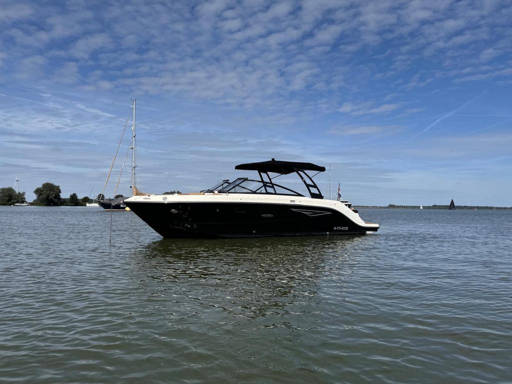 Sea Ray 250SLX 2021, Watersport en Boten, Ophalen, 50 pk of meer, Zo goed als nieuw, Buitenboordmotor