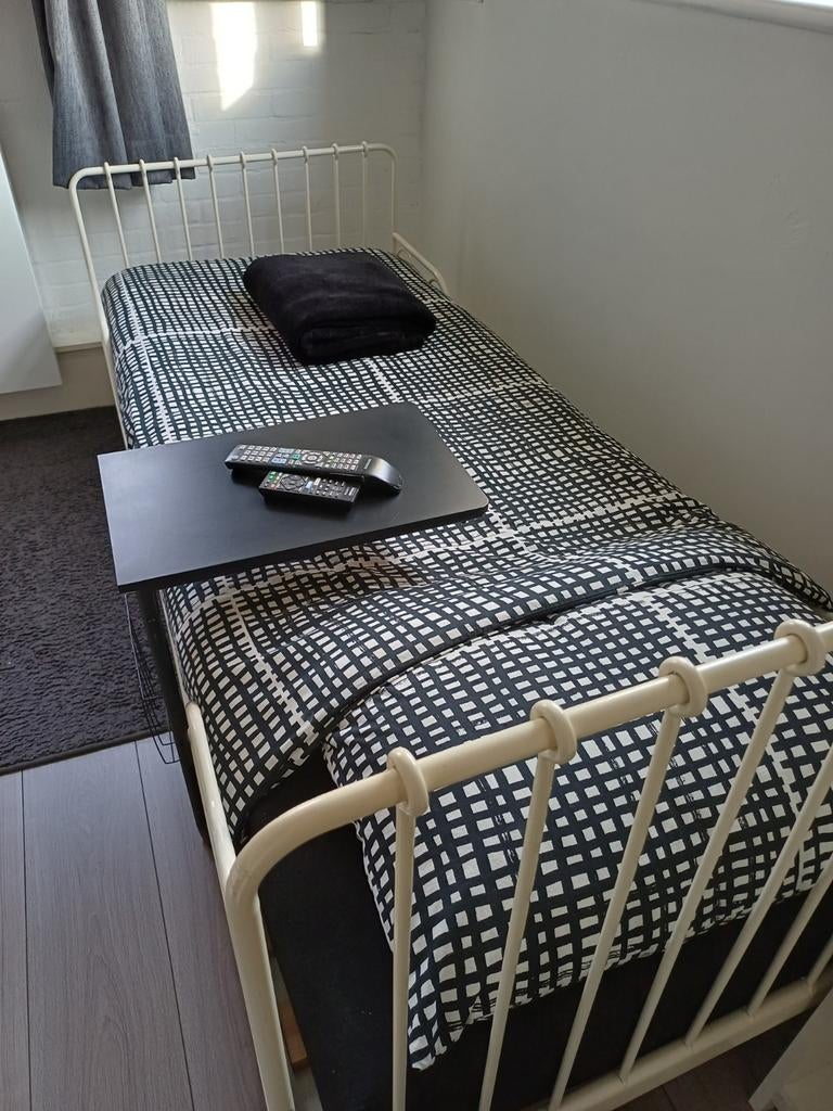 Ikea uitschuifbaar bed van 1.30-2.00, Huis en Inrichting, Slaapkamer | Bedden, Ophalen, Eenpersoons, Metaal