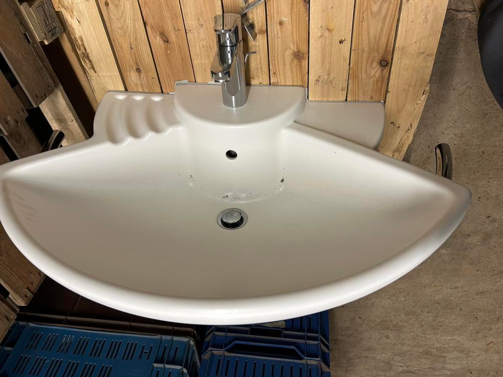 2 vintage wastafels met zuil. Let wel zonder kranen!, Huis en Inrichting, Badkamer | Badkamermeubels, Ophalen, Gebruikt, 50 tot 100 cm