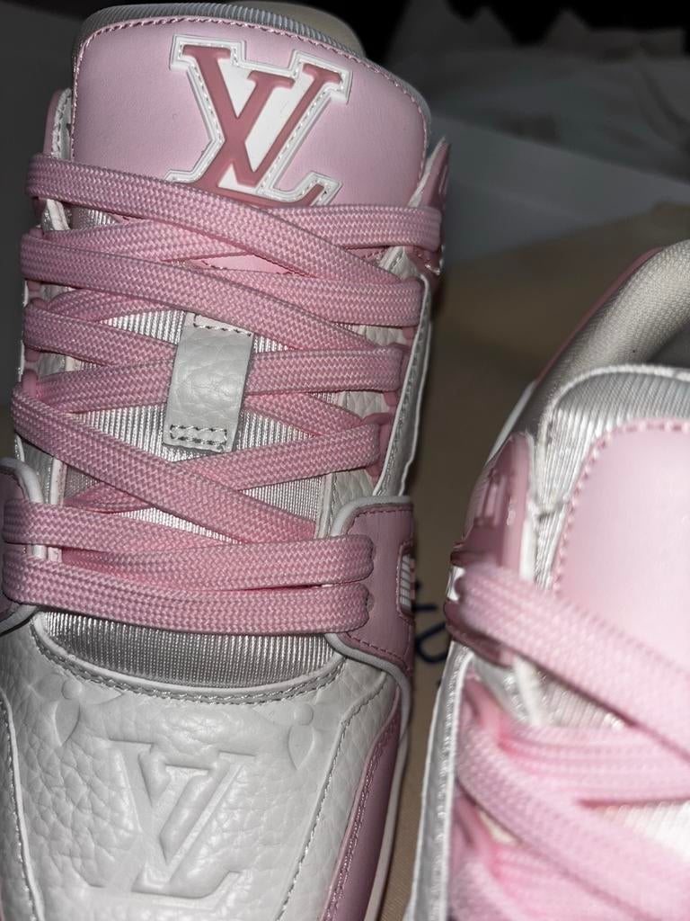 Louis Vuitton Sneakers Maat 37 - Nieuw en Ongebruikt, Kleding | Dames, Schoenen, Ophalen of Verzenden, Nieuw, Roze, Sneakers of Gympen