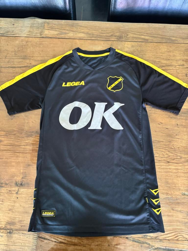 NAC Breda trainingsshirt LEGEA maat M, Sport en Fitness, Voetbal, Maat M, Ophalen of Verzenden, Gebruikt, Shirt