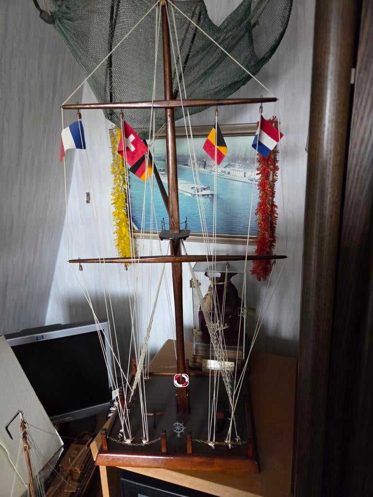 Decoratieve scheepsmast met vlaggen, Ophalen of Verzenden, Gebruikt, Groter dan 1:32, Overige merken
