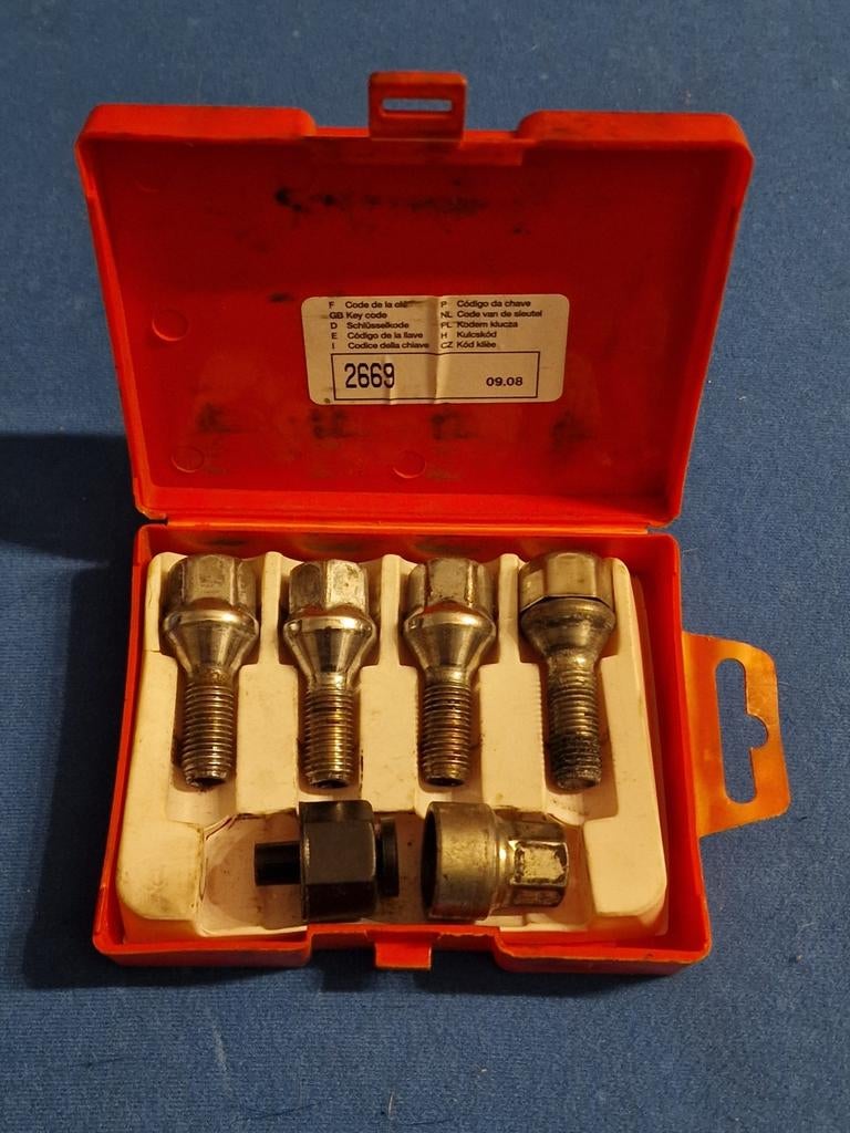 Slotbouten Set - Wielbouten, Ophalen of Verzenden, Gebruikt, BMW